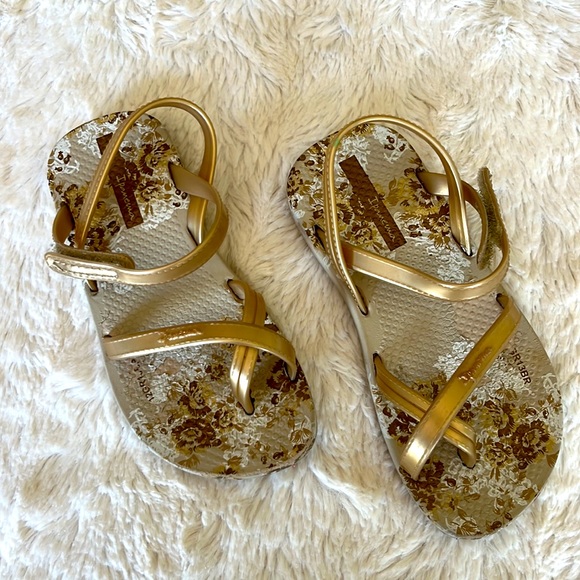 Ipanema Kids Sandals Gold/ Cream -Little Girls Size 8 - Picture 3 of 6